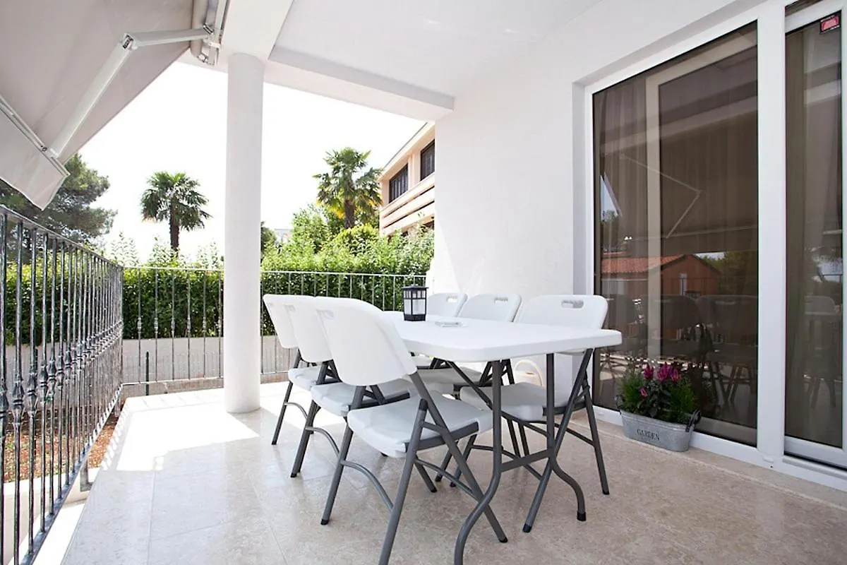 Apartments With A Parking Space Rovinj - 3393